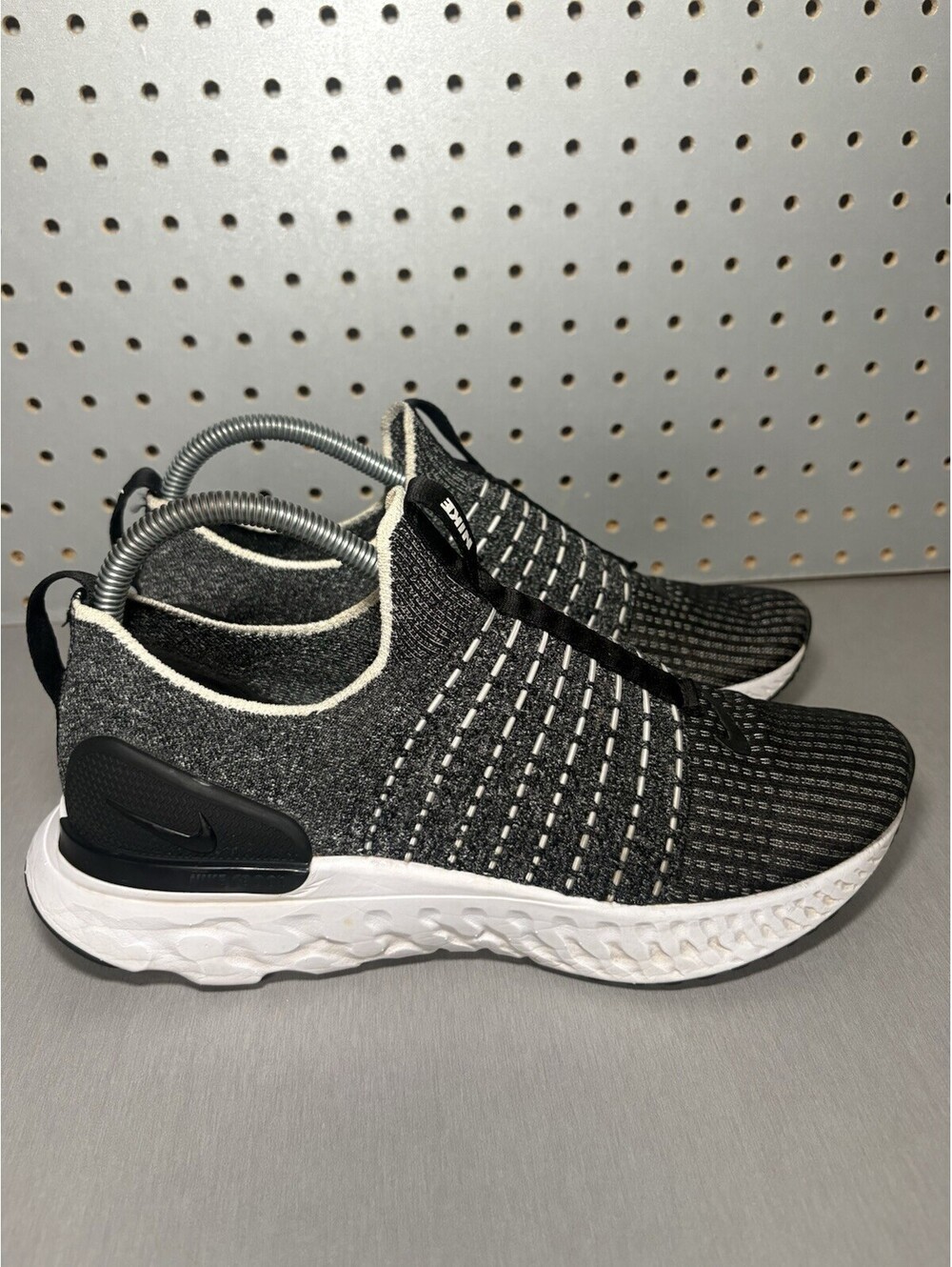 Nike React Phantom Run FlyKnit Shoes Womens Sz 9.5 Black/White Oreo CJ0280-002